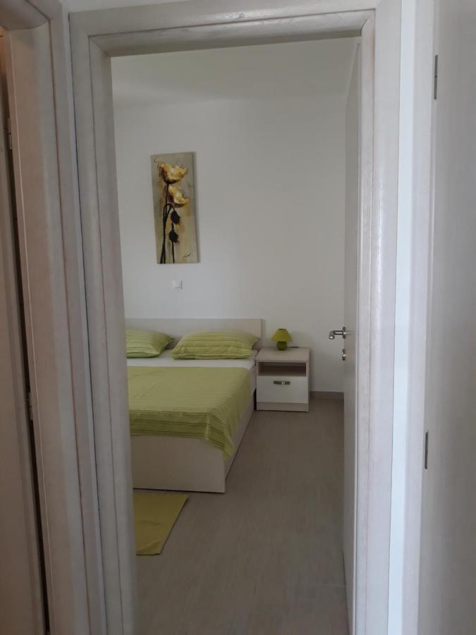 Apartment With Free And Private Parking Makarska Exterior foto