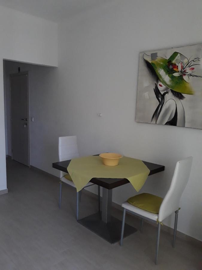 Apartment With Free And Private Parking Makarska Exterior foto