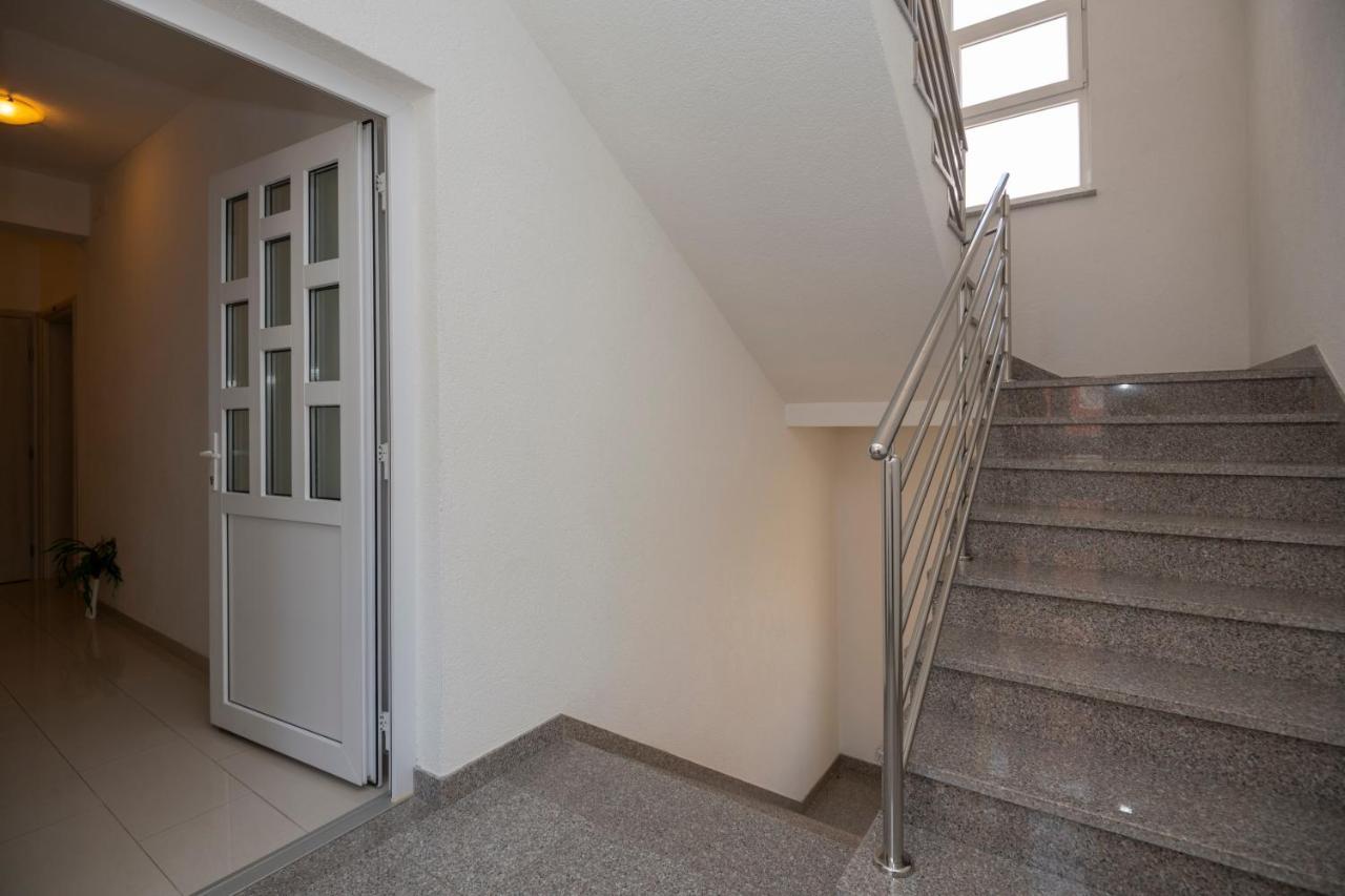 Apartment With Free And Private Parking Makarska Exterior foto