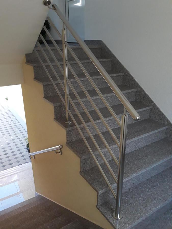 Apartment With Free And Private Parking Makarska Exterior foto